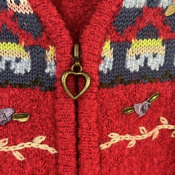 Vintage Cozy Red Wool Knit Vest with Heart Pattern - Picture 4 of 6
